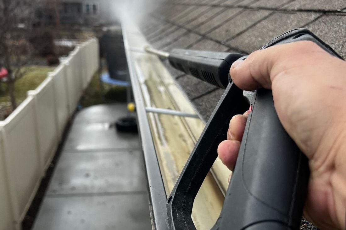 Gutter cleaning in Sandy Springs, GA